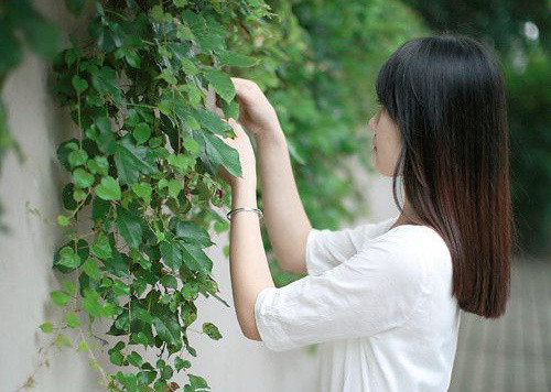 一句话伤感心情说说带图片签名 激情打破了想象深情打破了所有武装