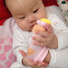 超萌宝宝吃自己脚丫的GIF搞笑动态图片说说大全